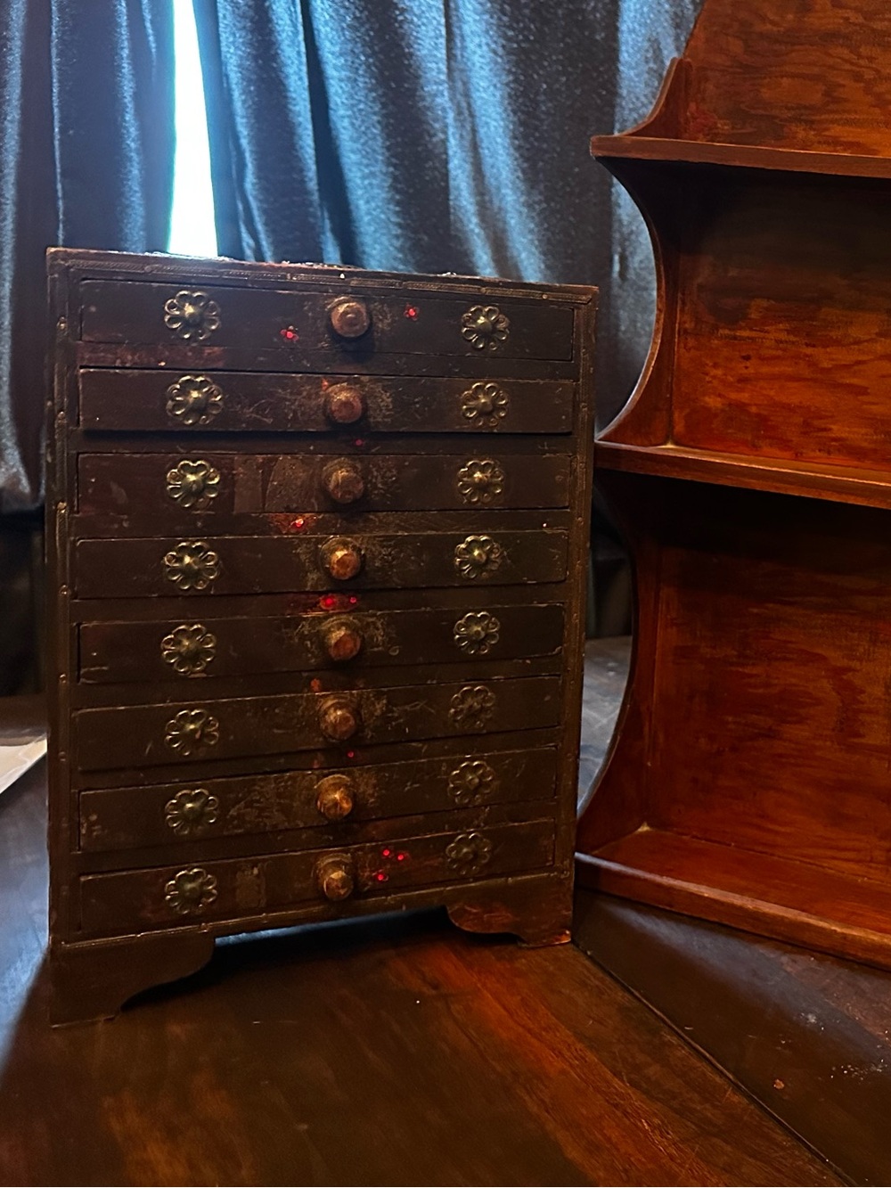 Wooden jewelry box